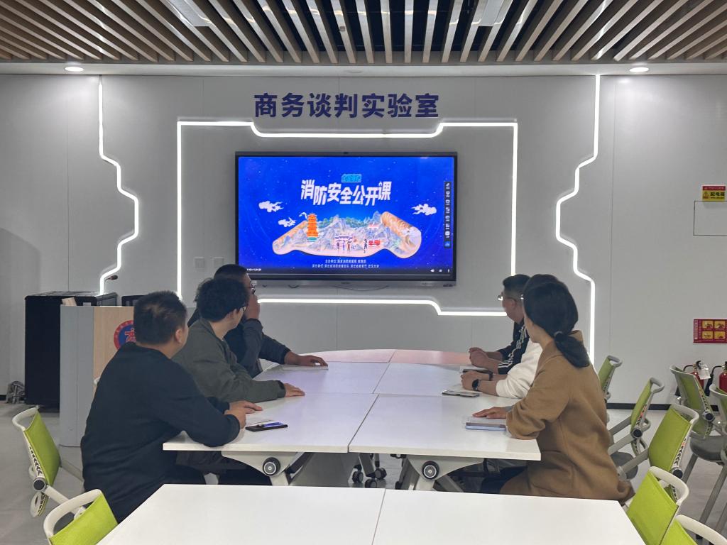 实验教学中心组织观看“2025年春季全国高校消防安全公开课”